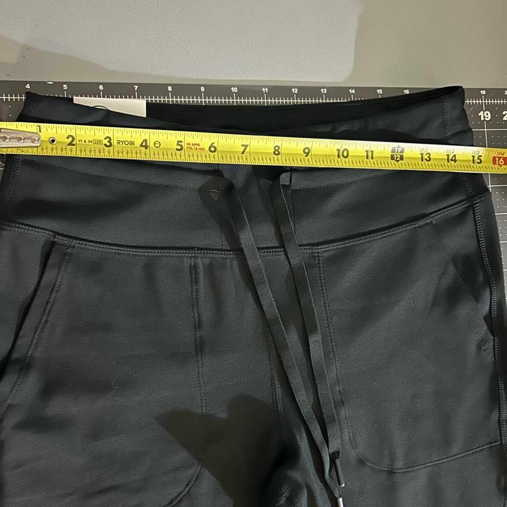 Mondetta Charcoal Drawstring Capris NWT - image 1